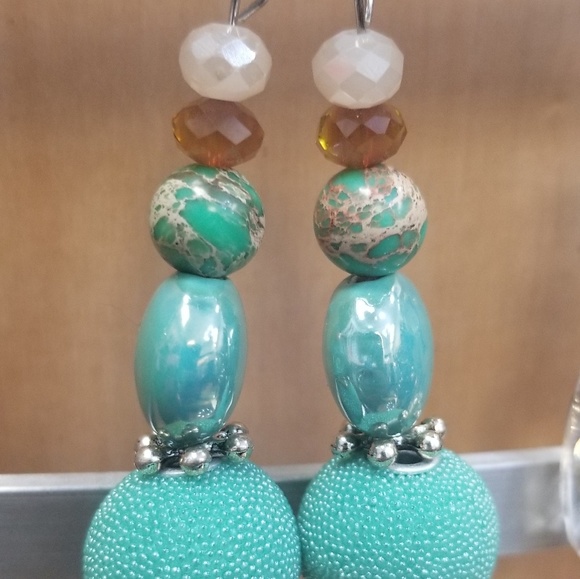 Earrings - Picture 7 of 8